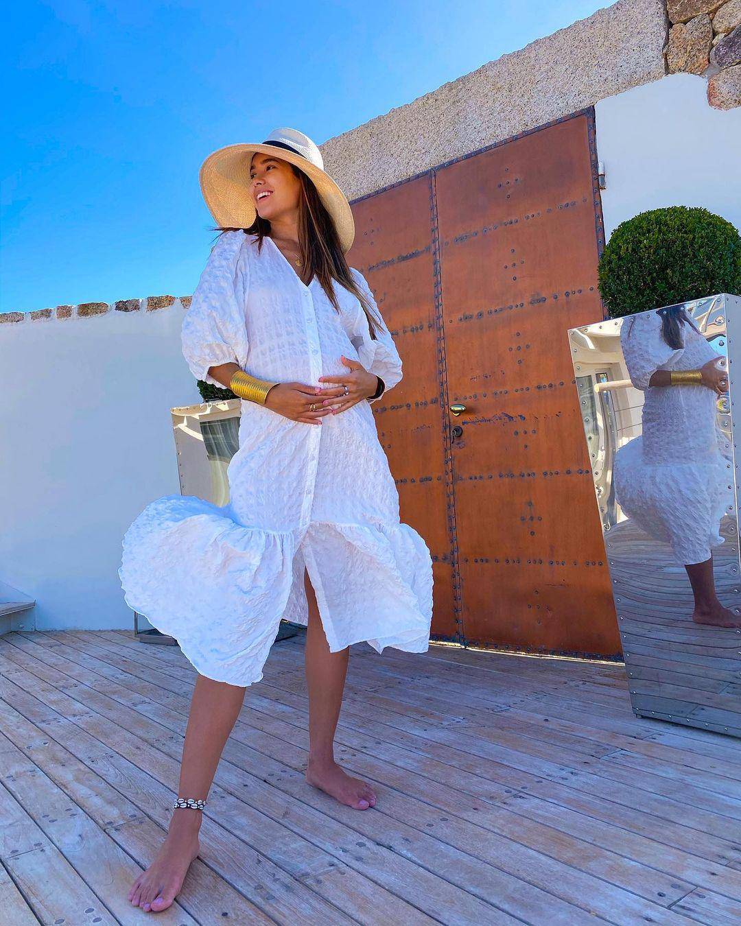 包含意大利后卫在女友生日时发布浪漫求婚的词条