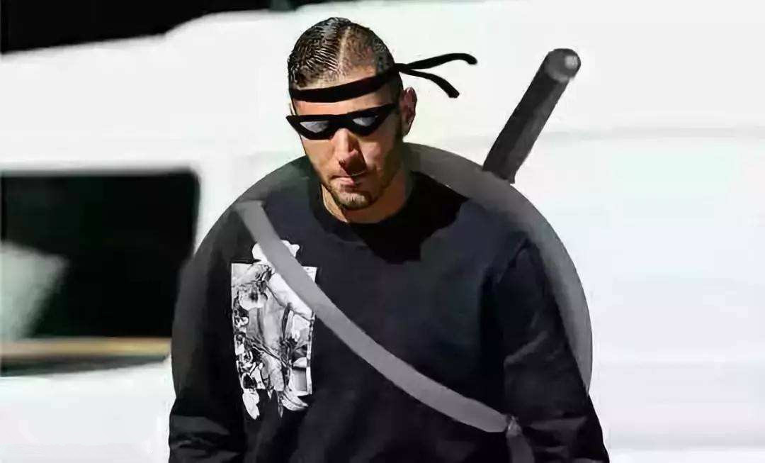 本泽马再度上演帽子戏法，热刺后防线成筛子！的简单介绍